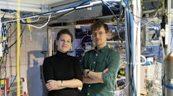 Birgit Stiller and Steven Becker in the lab with their setup.